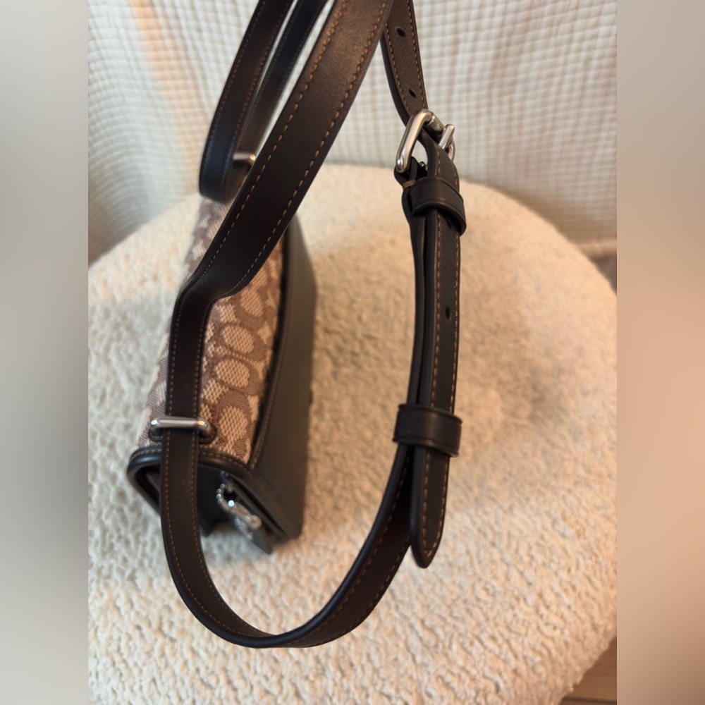 Coach Bandit Shoulder Bag
In Signature Textile Jacquard Silver/Cocoa Black - Picture 6 of 11